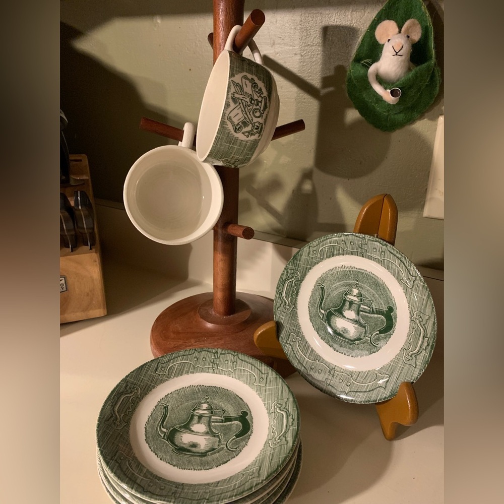 Vintage Royal China The Old Curiosity Shop 6 Saucers and 2 Teacups